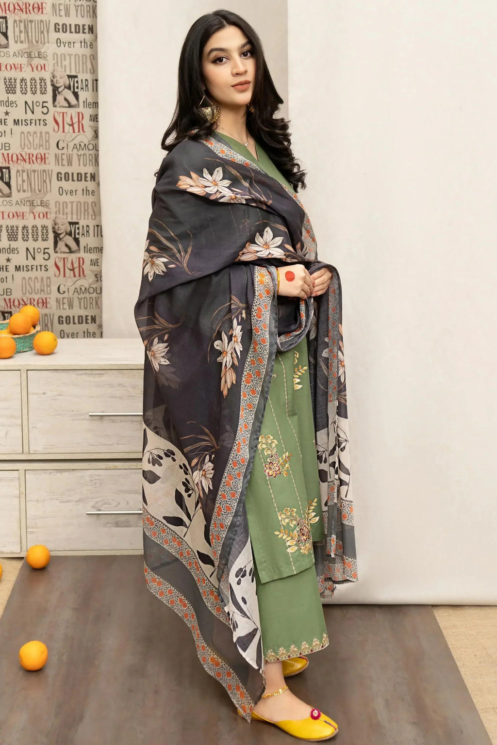 3PC EMBROIDERED LAWN SUIT - BG601
